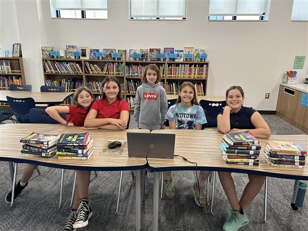 Midtown's Battle of the Books Team Winning the Semi-Finals